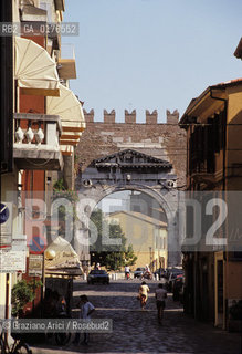 EMILIA-ROMAGNA, (FORLI) RIMINI : ARCO DAUGUSTO  - © 2002 Graziano Arici/Rosebud2 / GEO