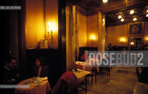 PIEMONTE, TORINO : UNA CAFFE DEL CENTRO  - © 2002 Graziano Arici/Rosebud2 / GEO