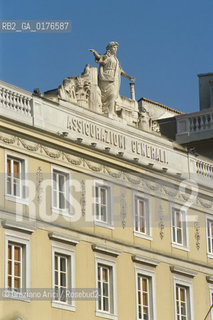 FRIULI-VENEZIA GIULIA, TRIESTE : PIAZZA DELLUNITA DITALIA  - © 2002 Graziano Arici/Rosebud2 / GEO / ASSICURAZIONI GENERALI