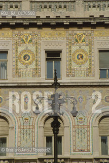 FRIULI-VENEZIA GIULIA, TRIESTE : PIAZZA DELLUNITA DITALIA  - © 2002 Graziano Arici/Rosebud2 / GEO / LLOYD TRIESTINO