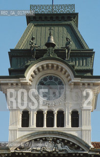 FRIULI-VENEZIA GIULIA, TRIESTE : PIAZZA UNITA DITALIA  - © 2002 Graziano Arici/Rosebud2 / GEO / PALAZZO DEL GOVERNO