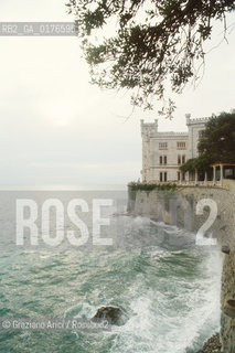 FRIULI-VENEZIA GIULIA, TRIESTE : CASTELLO DI MIRAMARE  - © 2002 Graziano Arici/Rosebud2 / GEO /
