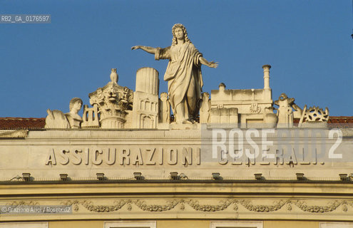 FRIULI-VENEZIA GIULIA, TRIESTE : PIAZZA UNITA DITALIA  - © 2002 Graziano Arici/Rosebud2 / GEO / ASSICURAZIONI GENERALI