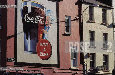 IRLANDA (MUNSTER) CORK : UNA STRADA DEL CENTRO -©Graziano Arici/Rosebud2 / GEO / INSEGNA / COCA-COLA