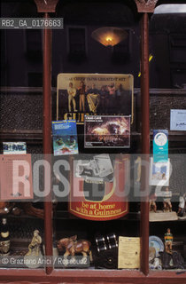 IRLANDA (MUNSTER-KERRY) KENMARE : VETRINA DI PUB  - ©Graziano Arici/Rosebud2 / GEO