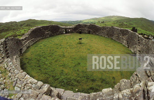 IRLANDA (MUNSTER-KERRY) KILLARNEY NATIONAL PARK : STAIGUE FORT  - ©Graziano Arici/Rosebud2 / GEO  / COSTRUZIONE NEOLITICA