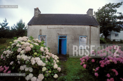 IRLANDA (KERRY) PENISOLA DI DINGLE  : COTTAGE  - © 2002 Graziano Arici/Rosebud2 / GEO / CASA