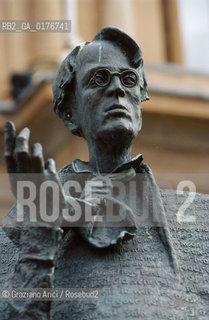 IRLANDA (SLIGO) LA TERRA DI W.B.YEATS : MONUMENTO A YEATS   - © 2002 Graziano Arici/Rosebud2 / GEO / LETTERATURA / POESIA