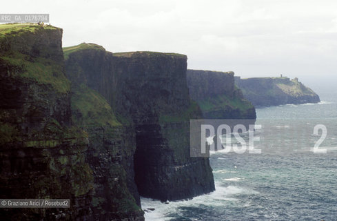 IRLANDA (LIMERICK) CLIFFS OF MOHER  - © 2002 Graziano Arici/Rosebud2 / GEO / MARE / ROCCIA