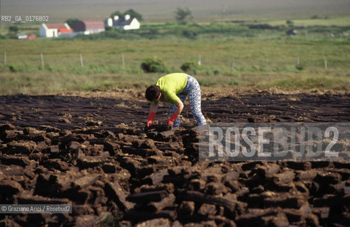 IRLANDA (MAYO) ACHILL ISLAND : KAVA DI TORBA - © 2002 Graziano Arici/Rosebud2 / GEO