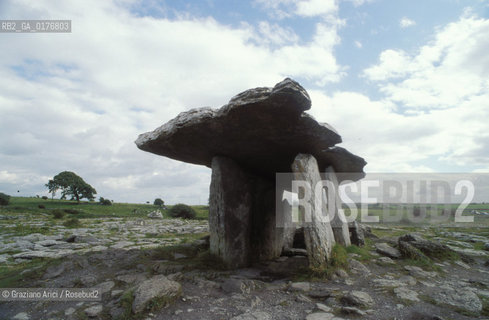 IRLANDA (LIMERICK) BURREN : POULABRONE DOLMEN  - © 2002 Graziano Arici/Rosebud2 / GEO / MONUMENTO MEGALITICO