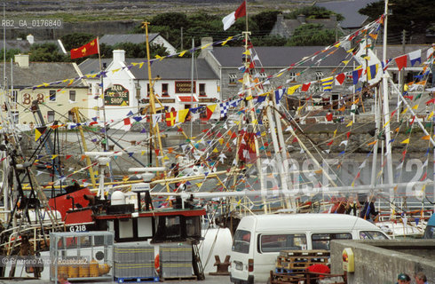 IRLANDA (ARAN ISLANDS) INISHMORE : NAVI DA PESCA NEL PORTO - © 2002 Graziano Arici/Rosebud2 / GEO / ISOLA