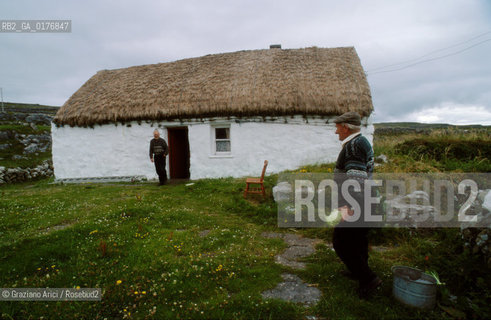 IRLANDA (ARAN ISLANDS) INISHMORE : CASA DI CAMPAGNA - © 2002 Graziano Arici/Rosebud2 / GEO / ISOLA