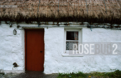 IRLANDA (ARAN ISLANDS) INISHMORE : CASA DI CAMPAGNA - © 2002 Graziano Arici/Rosebud2 / GEO / ISOLA