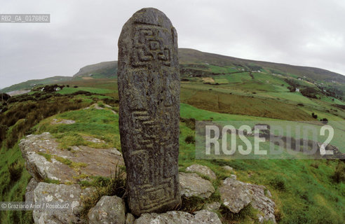 IRLANDA (DONEGAL) STELE   - © 2002 Graziano Arici/Rosebud2 / GEO / MONUMENTO MEGALITICO