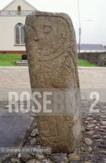 IRLANDA (DONEGAL)  CARNDONAGH : STELE   - © 2002 Graziano Arici/Rosebud2 / GEO / MONUMENTO MEGALITICO