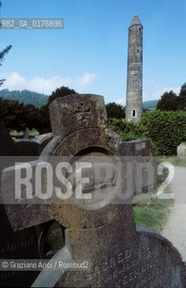 IRLANDA (LEINSTER) GLENDALOUGH : CIMITERO E TORRE    - © 2002 Graziano Arici/Rosebud2 / GEO / PECORA