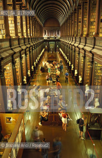 IRLANDA , DUBLINO : TRINITY COLLEGE - OLD LIBRARY : LONG ROOM     - © 2002 Graziano Arici/Rosebud2 / GEO / BIBLIOTECA