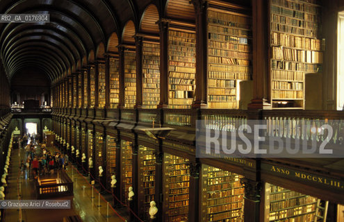 IRLANDA , DUBLINO : TRINITY COLLEGE - OLD LIBRARY : LONG ROOM     - © 2002 Graziano Arici/Rosebud2 / GEO / BIBLIOTECA / LIBRO / UNIVERSITA