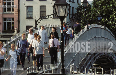 IRLANDA , DUBLINO : HAPENNY BRIDGE     - © 2002 Graziano Arici/Rosebud2 / GEO /PONTE