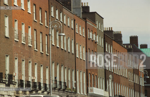 IRLANDA , DUBLINO : MERRION SQUARE     - © 2002 Graziano Arici/Rosebud2 / GEO / PIAZZA / ARCHITETTURA GEORGIANA / MATTONE