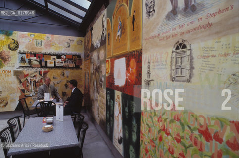 IRLANDA , DUBLINO, CENTRO JAMES JOYCE : LA CAFFETERIA  - © 2002 Graziano Arici/Rosebud2 / GEO / LETTERATURA