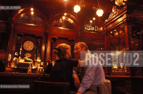 IRLANDA , DUBLINO : PUB STAGS HEAD   - © 2002 Graziano Arici/Rosebud2 / GEO / BIRRA