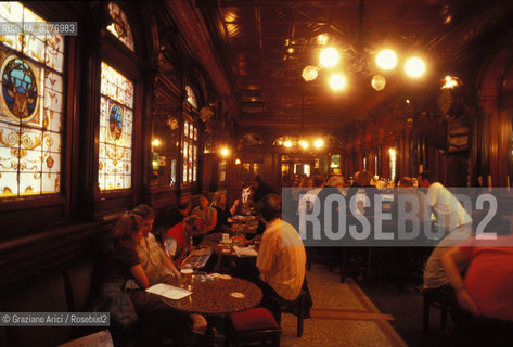 IRLANDA , DUBLINO : PUB STAGS HEAD   - © 2002 Graziano Arici/Rosebud2 / GEO / BIRRA