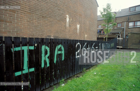 GRAN BRETAGNA (ULSTER) , LONDONDERRY : UNA STRADA   - © 2002 Graziano Arici/Rosebud2 / GEO / SCRITTA