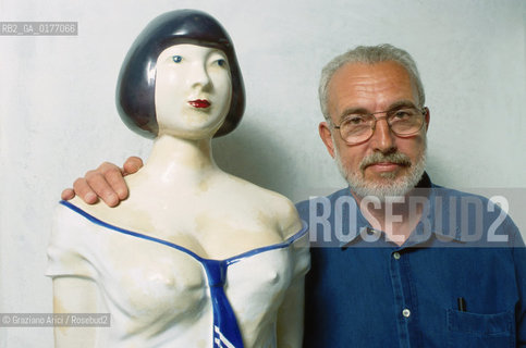IL DISEGNATORE E FUMETTISTA FRANCESCO ALTAN - © 2002 Graziano Arici/Rosebud2 / FUMETTI / DISEGNATORE