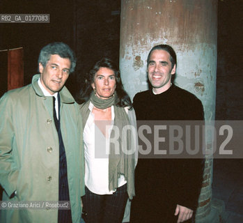 VENEZIA 6/4/02 - ARSENALE DI VENEZIA : Mostra Ashes and Snow.IL FOTOGRAFO GREGORY COLBERT CON ALAIN ELKANN E LA MOGLIE - ©Graziano Arici/Rosebud2