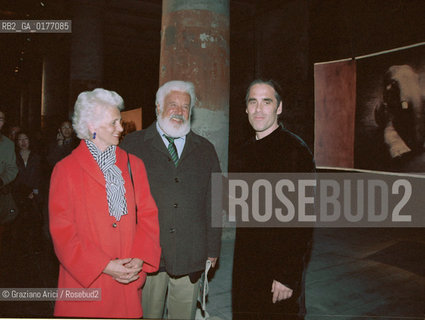VENEZIA 6/4/02 - ARSENALE DI VENEZIA : Mostra Ashes and Snow.IL FOTOGRAFO GREGORY COLBERT CON AVVOCATO ? E LA MOGLIE - ©Graziano Arici/Rosebud2