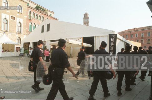 FONDAMENTA 13/16 GIUGNO 2002 - SIGNIFICATI CONDIVISI - MANIFESTAZIONE ANTIRAZZISTA  - ©Graziano Arici/Rosebud2