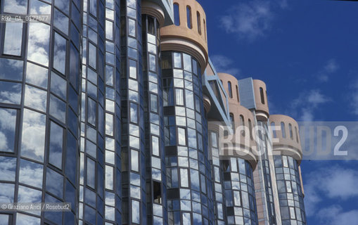 PORTOGALLO, LISBONA : CENTRO COMMERCIALE AMOREIRAS SHOPPING CENTRE -  @ 2002 Graziano Arici/Rosebud2 / SPECCHIO / GEO