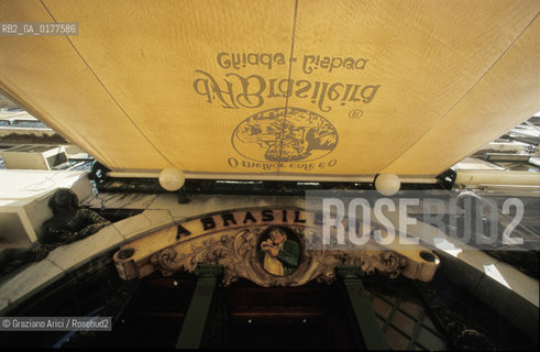 PORTOGALLO, LISBONA : LARGO DO CHIADO - CAFFE BRASILEIRA   @ 2002 Graziano Arici/Rosebud2 / CAFFE LETTERARIO / GEO