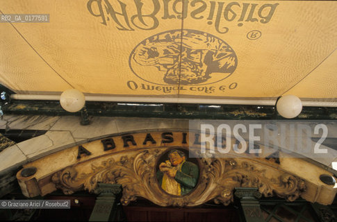 PORTOGALLO, LISBONA : LARGO DO CHIADO - CAFFE BRASILEIRA   @ 2002 Graziano Arici/Rosebud2 / CAFFE LETTERARIO / GEO