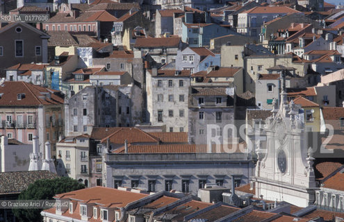 PORTOGALLO, LISBONA :LA CITTA  VISTA DAL MIRADOURO DE SANTA JUSTA    @ 2002 Graziano Arici/Rosebud2 / GEO