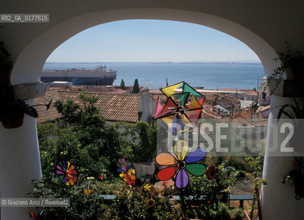 PORTOGALLO, LISBONA : CASA NEL QUARTIERE DI ALFAMA    @ 2002 Graziano Arici/Rosebud2  / GEO