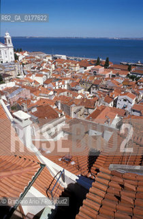 PORTOGALLO, LISBONA : IL QUARTIERE DI ALFAMA    @ 2002 Graziano Arici/Rosebud2  / GEO
