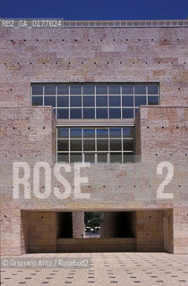PORTOGALLO, LISBONA : CENTRO CULTURALE DI BELEM DI VITTORIO GREGOTTI   @ 2002 Graziano Arici/Rosebud2 / ARCHITETTURA MODERNA / GEO