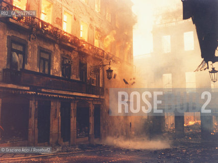 PORTOGALLO, LISBONA : INCENDIO NEL QUARTIERE DI CHIADO ( 1998 )  @ REPRODUCTED 2002 Graziano Arici/Rosebud2  / GEO