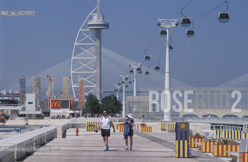 PORTOGALLO, LISBONA : EXPO 98 - LA CABINOVIA E IL PONTE VASCO DA GAMA   @ 2002 Graziano Arici/Rosebud2  / GEO