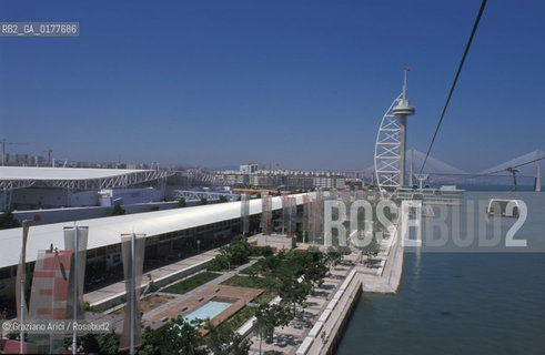 PORTOGALLO, LISBONA : EXPO 98 - LA CABINOVIA E IL PONTE VASCO DA GAMA   @ 2002 Graziano Arici/Rosebud2  / GEO