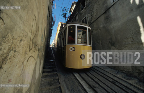 PORTOGALLO, LISBONA : QUARTIERE DI BICA - LA FUNICOLARE   @ 2002 Graziano Arici/Rosebud2  / GEO