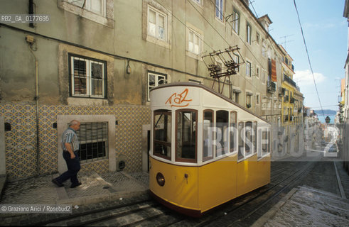PORTOGALLO, LISBONA : QUARTIERE DI BICA - LA FUNICOLARE   @ 2002 Graziano Arici/Rosebud2  / GEO