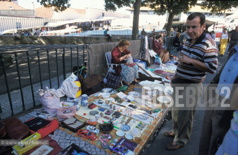 PORTOGALLO, LISBONA : MERCATO DELLE PULCI DI FERIA DA LADRA   @ 2002 Graziano Arici/Rosebud2 / GEO