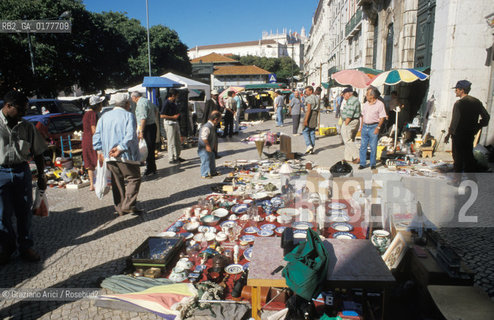 PORTOGALLO, LISBONA : MERCATO DELLE PULCI DI FERIA DA LADRA   @ 2002 Graziano Arici/Rosebud2 / GEO