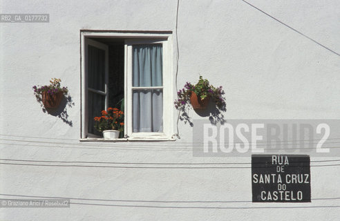 PORTOGALLO, LISBONA : CASA NEL CASTELO DE SAO JORGE    @ 2002 Graziano Arici/Rosebud2 / FINESTRA / GEO