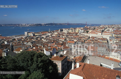 PORTOGALLO, LISBONA : IL QUARTIERE DI BAIXA DALLALTO    @ 2002 Graziano Arici/Rosebud2  / GEO