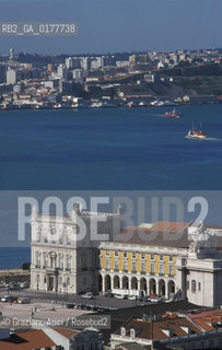 PORTOGALLO, LISBONA : PRACA DO COMERCIO VISTA DAL CASTELLO SAO JORGE    @ 2002 Graziano Arici/Rosebud2 / FIUME TAGO / GEO